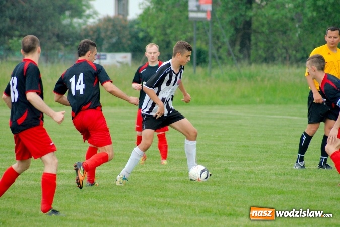 Zdjęcie w galerii na portalu naszwodzislaw.com: Dwa szybkie gole Raszczoka nie pomogły rezerwom Czyżowic. Wicelider z Bieńkowic lepszy wiadomości z regionu