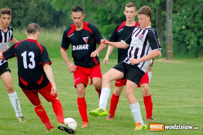 Zdjęcie w galerii na portalu naszwodzislaw.com: Dwa szybkie gole Raszczoka nie pomogły rezerwom Czyżowic. Wicelider z Bieńkowic lepszy wiadomości z regionu