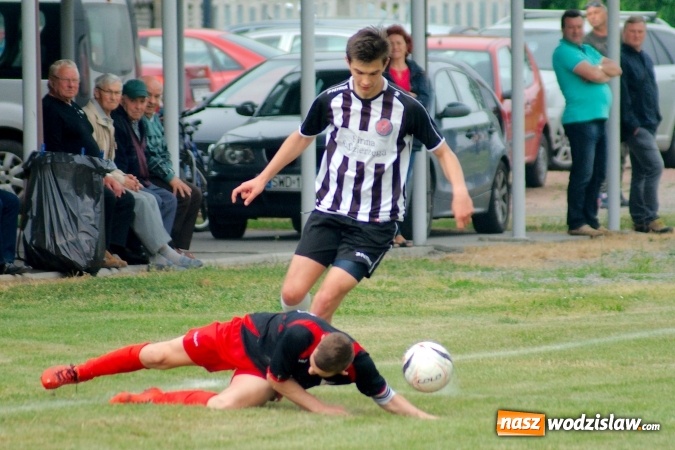 Zdjęcie w galerii na portalu naszwodzislaw.com: Dwa szybkie gole Raszczoka nie pomogły rezerwom Czyżowic. Wicelider z Bieńkowic lepszy wiadomości z regionu