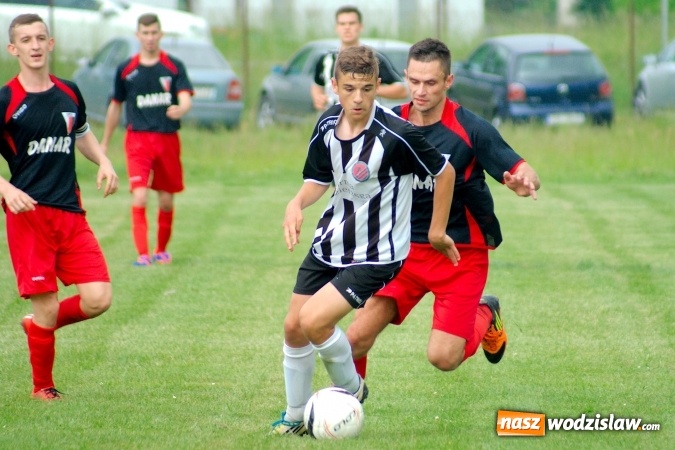 Zdjęcie w galerii na portalu naszwodzislaw.com: Dwa szybkie gole Raszczoka nie pomogły rezerwom Czyżowic. Wicelider z Bieńkowic lepszy wiadomości z regionu