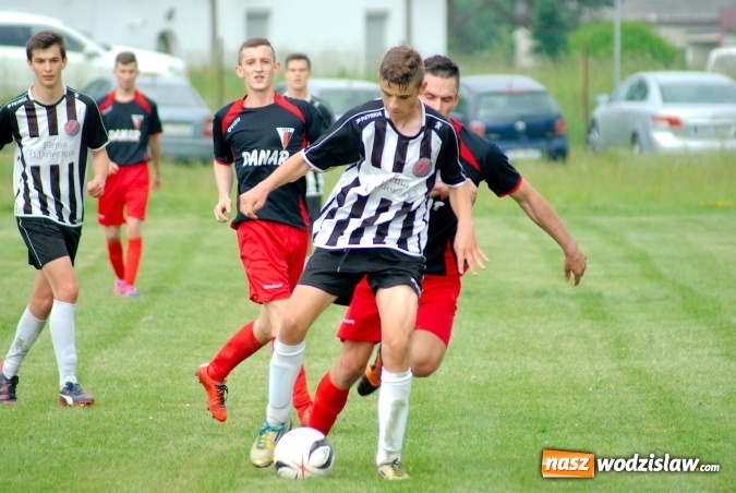Zdjęcie w galerii na portalu naszwodzislaw.com: Dwa szybkie gole Raszczoka nie pomogły rezerwom Czyżowic. Wicelider z Bieńkowic lepszy wiadomości z regionu