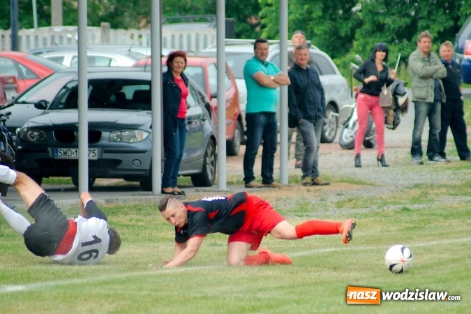 Zdjęcie w galerii na portalu naszwodzislaw.com: Dwa szybkie gole Raszczoka nie pomogły rezerwom Czyżowic. Wicelider z Bieńkowic lepszy wiadomości z regionu