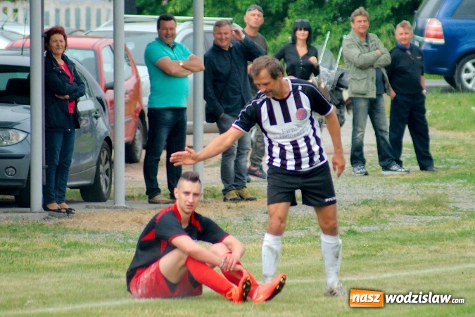 Zdjęcie w galerii na portalu naszwodzislaw.com: Dwa szybkie gole Raszczoka nie pomogły rezerwom Czyżowic. Wicelider z Bieńkowic lepszy wiadomości z regionu