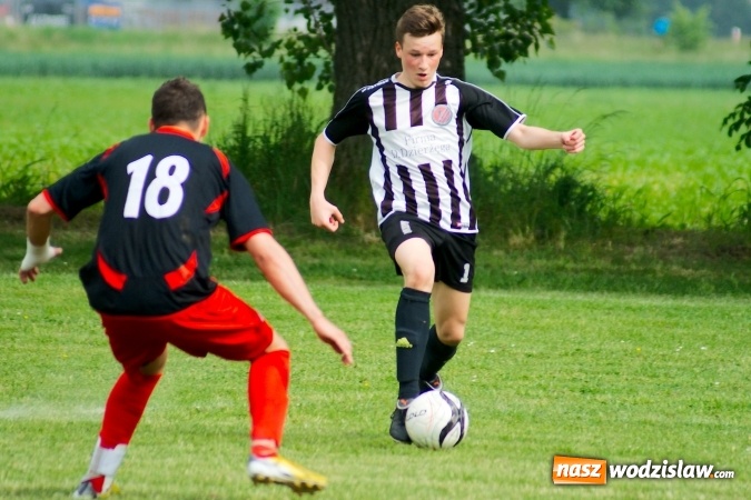 Zdjęcie w galerii na portalu naszwodzislaw.com: Dwa szybkie gole Raszczoka nie pomogły rezerwom Czyżowic. Wicelider z Bieńkowic lepszy wiadomości z regionu