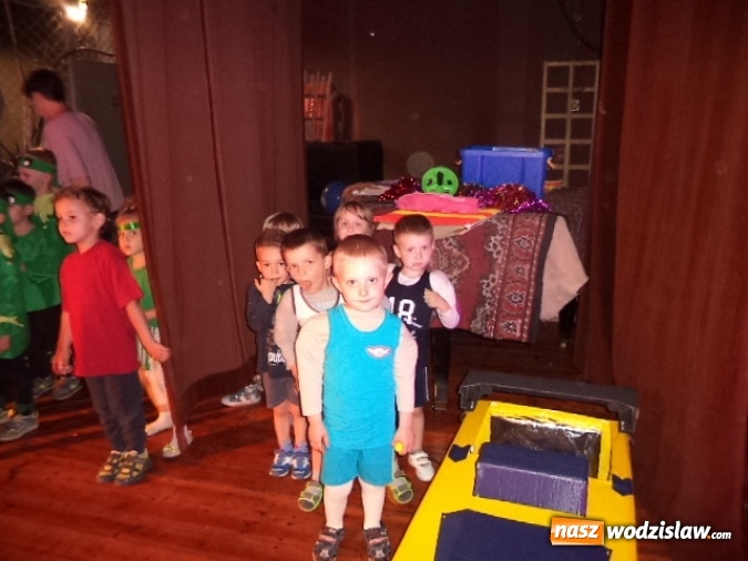 Zdjęcie w galerii na portalu naszwodzislaw.com: Przedszkolaki z dwójki wystąpiły dla swoich rodziców  wiadomości z regionu