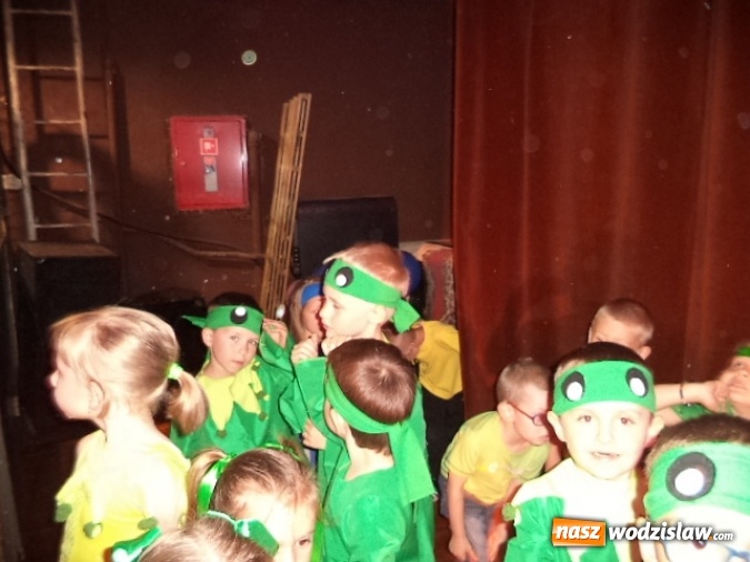 Zdjęcie w galerii na portalu naszwodzislaw.com: Przedszkolaki z dwójki wystąpiły dla swoich rodziców  wiadomości z regionu