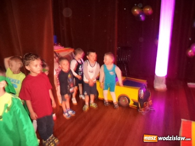 Zdjęcie w galerii na portalu naszwodzislaw.com: Przedszkolaki z dwójki wystąpiły dla swoich rodziców  wiadomości z regionu