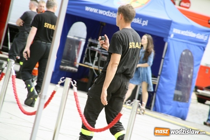 Zdjęcie w galerii na portalu naszwodzislaw.com: Strażacy świętowali na wodzisławskim Rynku  wiadomości z regionu