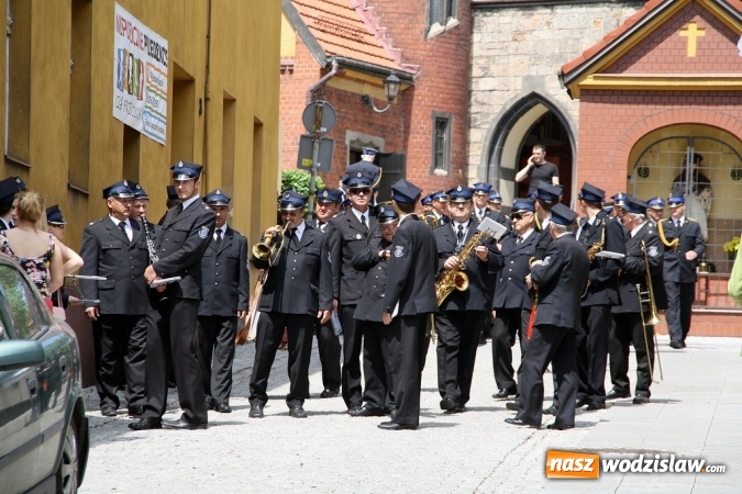 Zdjęcie w galerii na portalu naszwodzislaw.com: Strażacy świętowali na wodzisławskim Rynku  wiadomości z regionu