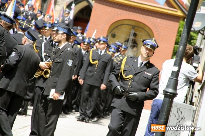 Zdjęcie w galerii na portalu naszwodzislaw.com: Strażacy świętowali na wodzisławskim Rynku  wiadomości z regionu