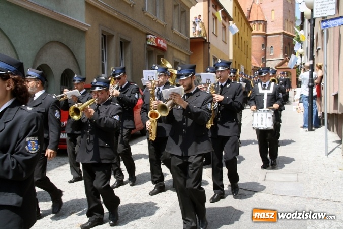 Zdjęcie w galerii na portalu naszwodzislaw.com: Strażacy świętowali na wodzisławskim Rynku  wiadomości z regionu