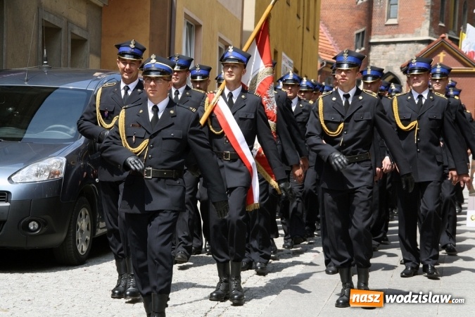 Zdjęcie w galerii na portalu naszwodzislaw.com: Strażacy świętowali na wodzisławskim Rynku  wiadomości z regionu