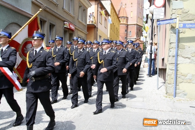 Zdjęcie w galerii na portalu naszwodzislaw.com: Strażacy świętowali na wodzisławskim Rynku  wiadomości z regionu