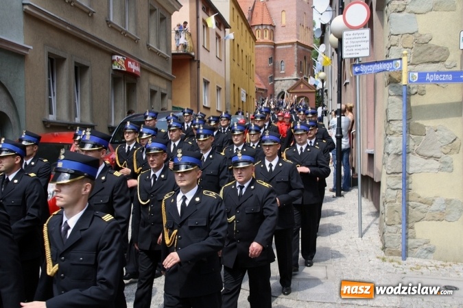 Zdjęcie w galerii na portalu naszwodzislaw.com: Strażacy świętowali na wodzisławskim Rynku  wiadomości z regionu