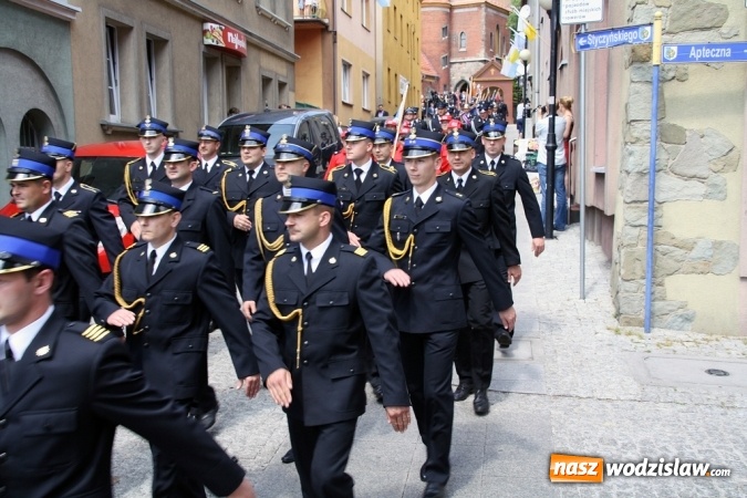 Zdjęcie w galerii na portalu naszwodzislaw.com: Strażacy świętowali na wodzisławskim Rynku  wiadomości z regionu