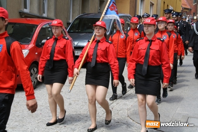 Zdjęcie w galerii na portalu naszwodzislaw.com: Strażacy świętowali na wodzisławskim Rynku  wiadomości z regionu