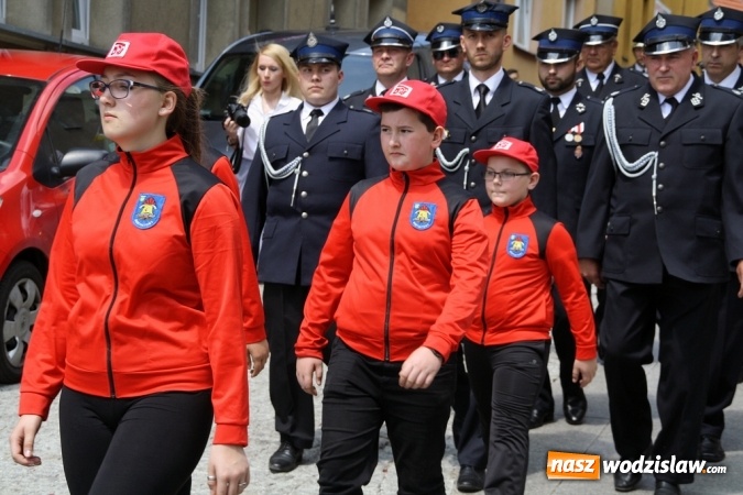 Zdjęcie w galerii na portalu naszwodzislaw.com: Strażacy świętowali na wodzisławskim Rynku  wiadomości z regionu