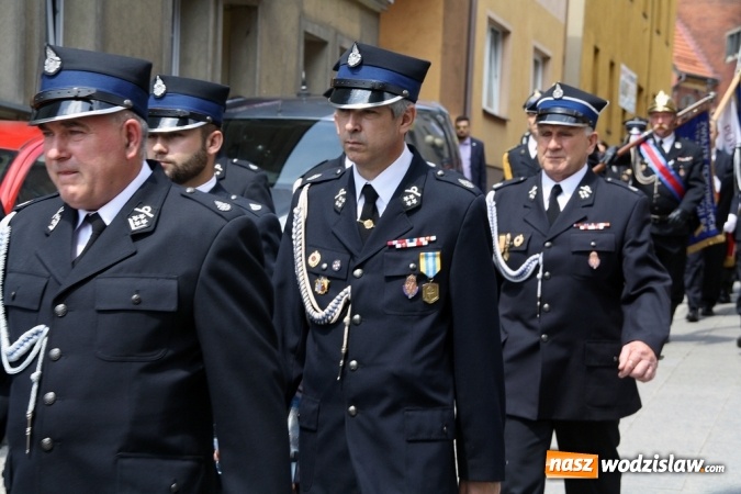 Zdjęcie w galerii na portalu naszwodzislaw.com: Strażacy świętowali na wodzisławskim Rynku  wiadomości z regionu