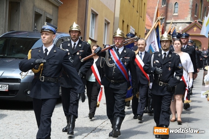 Zdjęcie w galerii na portalu naszwodzislaw.com: Strażacy świętowali na wodzisławskim Rynku  wiadomości z regionu