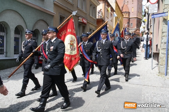 Zdjęcie w galerii na portalu naszwodzislaw.com: Strażacy świętowali na wodzisławskim Rynku  wiadomości z regionu