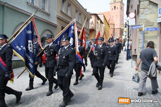 Zdjęcie w galerii na portalu naszwodzislaw.com: Strażacy świętowali na wodzisławskim Rynku  wiadomości z regionu