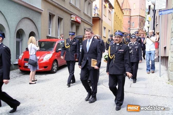 Zdjęcie w galerii na portalu naszwodzislaw.com: Strażacy świętowali na wodzisławskim Rynku  wiadomości z regionu