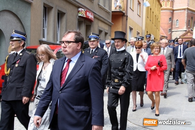 Zdjęcie w galerii na portalu naszwodzislaw.com: Strażacy świętowali na wodzisławskim Rynku  wiadomości z regionu