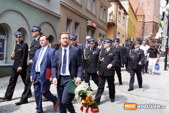 Zdjęcie w galerii na portalu naszwodzislaw.com: Strażacy świętowali na wodzisławskim Rynku  wiadomości z regionu