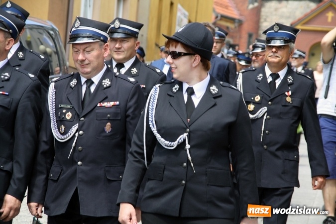 Zdjęcie w galerii na portalu naszwodzislaw.com: Strażacy świętowali na wodzisławskim Rynku  wiadomości z regionu