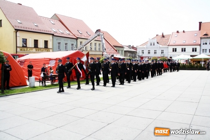 Zdjęcie w galerii na portalu naszwodzislaw.com: Strażacy świętowali na wodzisławskim Rynku  wiadomości z regionu