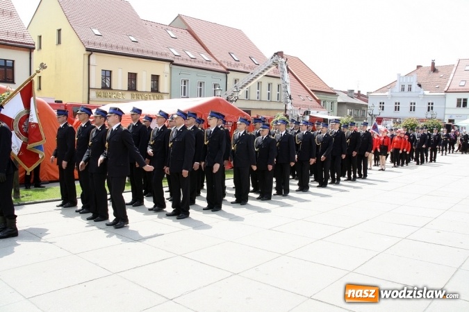 Zdjęcie w galerii na portalu naszwodzislaw.com: Strażacy świętowali na wodzisławskim Rynku  wiadomości z regionu
