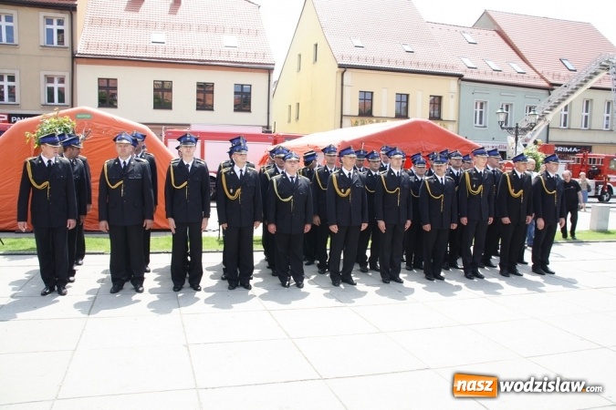 Zdjęcie w galerii na portalu naszwodzislaw.com: Strażacy świętowali na wodzisławskim Rynku  wiadomości z regionu