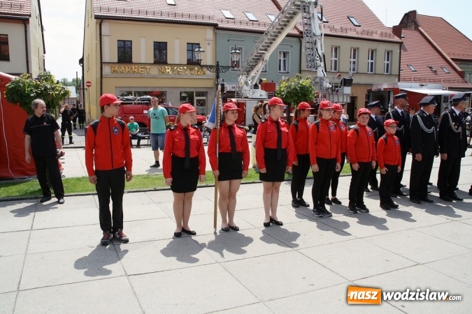 Zdjęcie w galerii na portalu naszwodzislaw.com: Strażacy świętowali na wodzisławskim Rynku  wiadomości z regionu