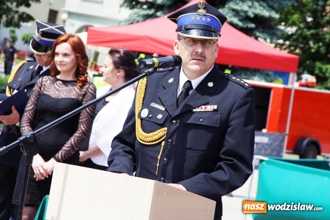 Zdjęcie w galerii na portalu naszwodzislaw.com: Strażacy świętowali na wodzisławskim Rynku  wiadomości z regionu