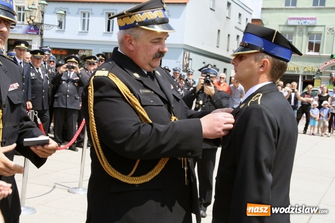 Zdjęcie w galerii na portalu naszwodzislaw.com: Strażacy świętowali na wodzisławskim Rynku  wiadomości z regionu