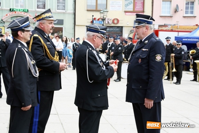 Zdjęcie w galerii na portalu naszwodzislaw.com: Strażacy świętowali na wodzisławskim Rynku  wiadomości z regionu
