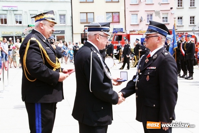 Zdjęcie w galerii na portalu naszwodzislaw.com: Strażacy świętowali na wodzisławskim Rynku  wiadomości z regionu