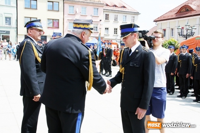 Zdjęcie w galerii na portalu naszwodzislaw.com: Strażacy świętowali na wodzisławskim Rynku  wiadomości z regionu