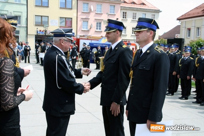 Zdjęcie w galerii na portalu naszwodzislaw.com: Strażacy świętowali na wodzisławskim Rynku  wiadomości z regionu