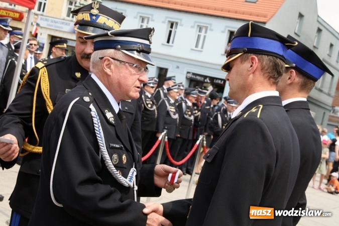 Zdjęcie w galerii na portalu naszwodzislaw.com: Strażacy świętowali na wodzisławskim Rynku  wiadomości z regionu
