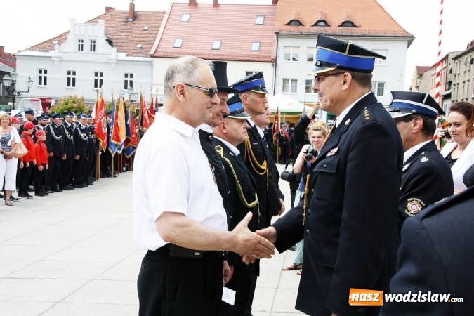 Zdjęcie w galerii na portalu naszwodzislaw.com: Strażacy świętowali na wodzisławskim Rynku  wiadomości z regionu