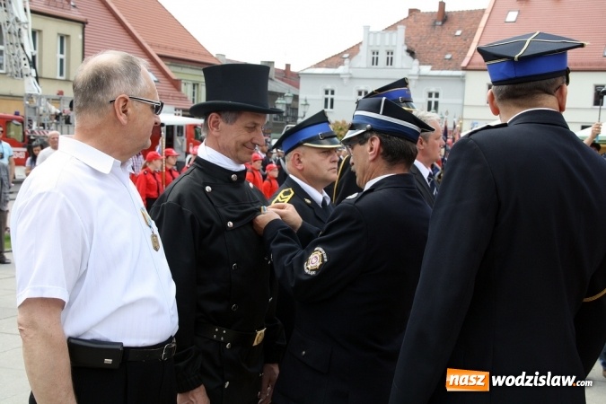 Zdjęcie w galerii na portalu naszwodzislaw.com: Strażacy świętowali na wodzisławskim Rynku  wiadomości z regionu