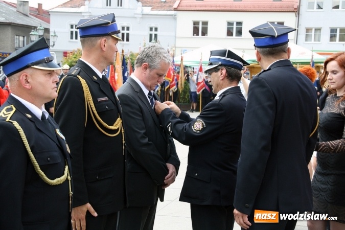 Zdjęcie w galerii na portalu naszwodzislaw.com: Strażacy świętowali na wodzisławskim Rynku  wiadomości z regionu