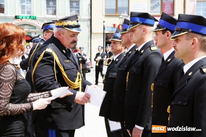 Zdjęcie w galerii na portalu naszwodzislaw.com: Strażacy świętowali na wodzisławskim Rynku  wiadomości z regionu