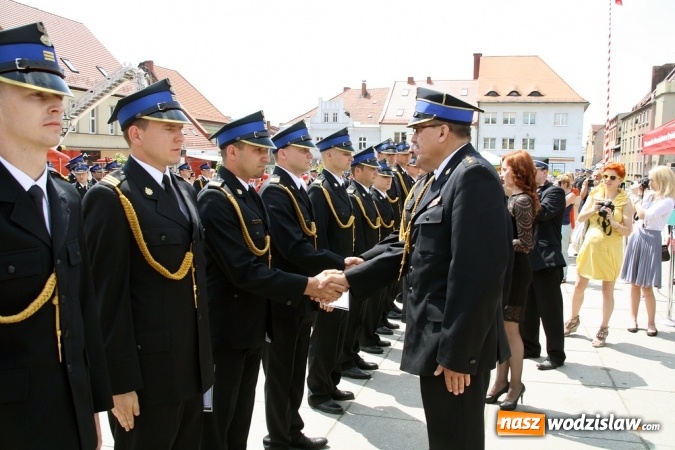 Zdjęcie w galerii na portalu naszwodzislaw.com: Strażacy świętowali na wodzisławskim Rynku  wiadomości z regionu