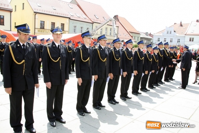 Zdjęcie w galerii na portalu naszwodzislaw.com: Strażacy świętowali na wodzisławskim Rynku  wiadomości z regionu