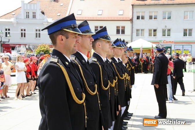 Zdjęcie w galerii na portalu naszwodzislaw.com: Strażacy świętowali na wodzisławskim Rynku  wiadomości z regionu