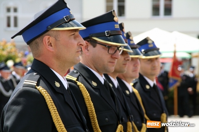 Zdjęcie w galerii na portalu naszwodzislaw.com: Strażacy świętowali na wodzisławskim Rynku  wiadomości z regionu