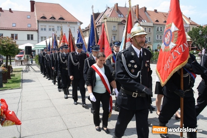 Zdjęcie w galerii na portalu naszwodzislaw.com: Strażacy świętowali na wodzisławskim Rynku  wiadomości z regionu