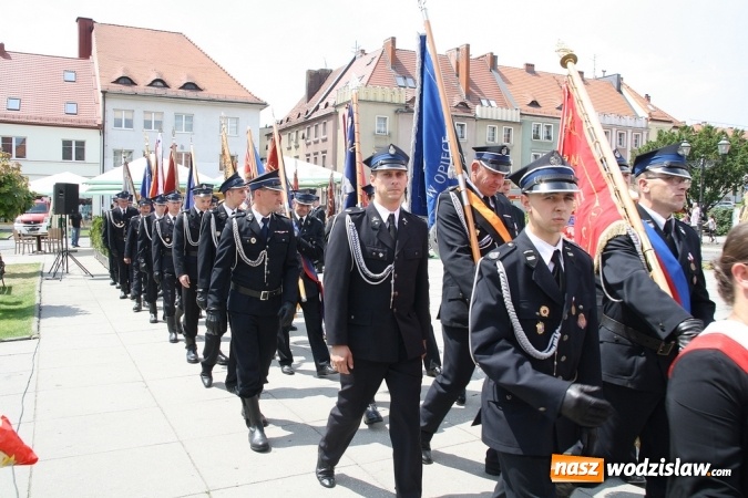 Zdjęcie w galerii na portalu naszwodzislaw.com: Strażacy świętowali na wodzisławskim Rynku  wiadomości z regionu